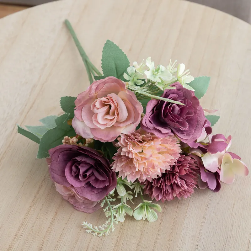 Bouquet de roses et marguerites artificielles