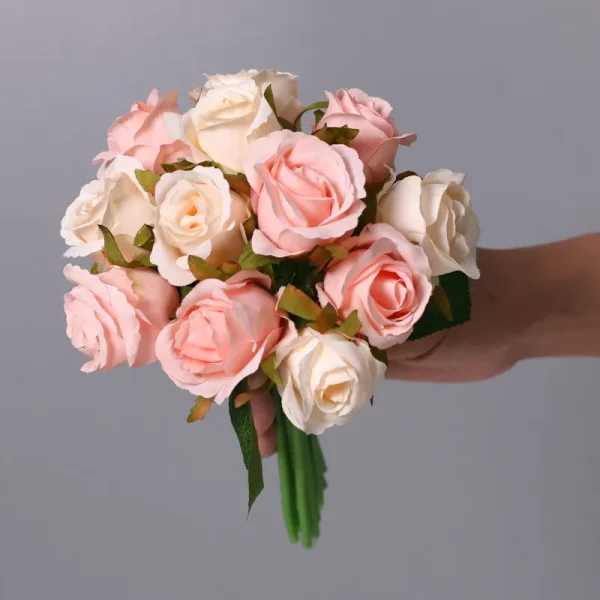 Bouquet de roses blanches et violettes - 11