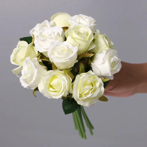 Bouquet de roses blanches et violettes - 14