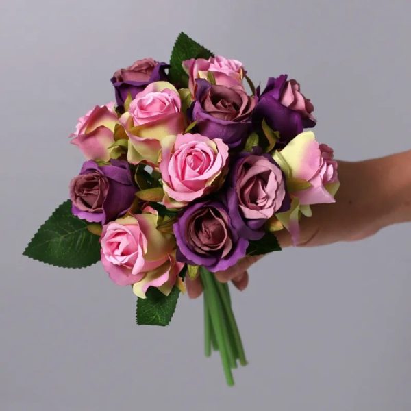 Bouquet de roses blanches et violettes - 7